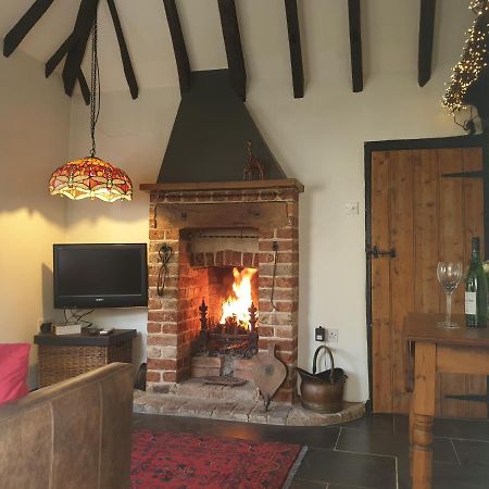 Delightful Cottage On The River Adur Close To Brighton & The Downs No Dogs Sorry Upper Beeding Bagian luar foto