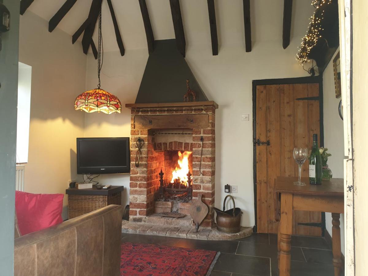 Delightful Cottage On The River Adur Close To Brighton & The Downs No Dogs Sorry Upper Beeding Bagian luar foto