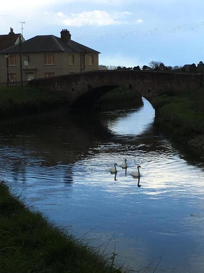 Delightful Cottage On The River Adur Close To Brighton & The Downs No Dogs Sorry Upper Beeding Bagian luar foto