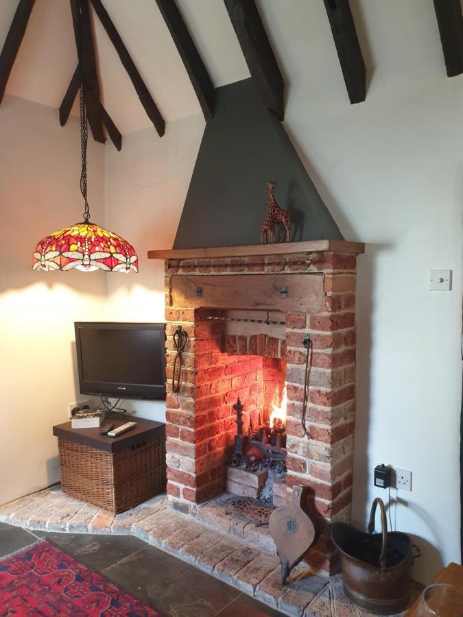 Delightful Cottage On The River Adur Close To Brighton & The Downs No Dogs Sorry Upper Beeding Bagian luar foto
