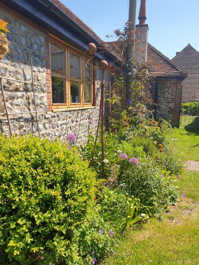 Delightful Cottage On The River Adur Close To Brighton & The Downs No Dogs Sorry Upper Beeding Bagian luar foto