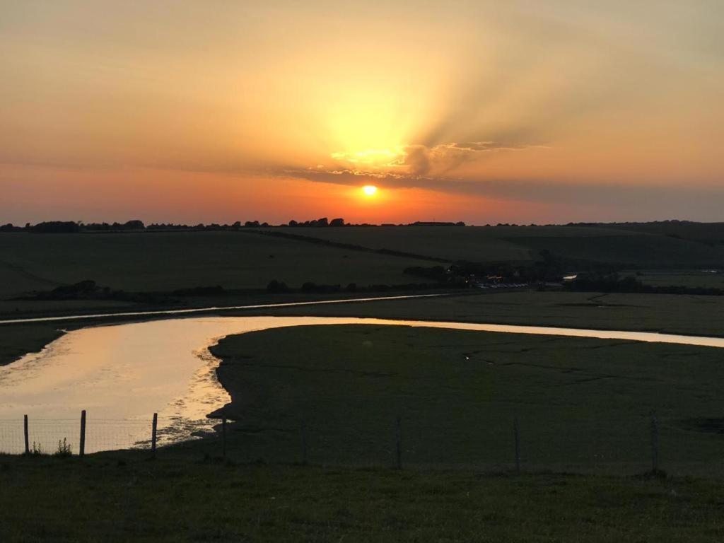 Delightful Cottage On The River Adur Close To Brighton & The Downs No Dogs Sorry Upper Beeding Bagian luar foto